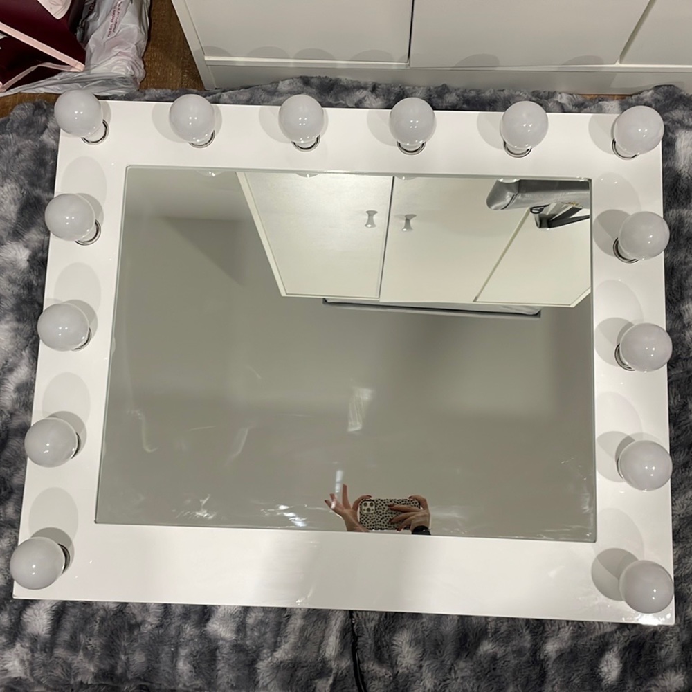 White vanity mirror w/ LED lightbulbs